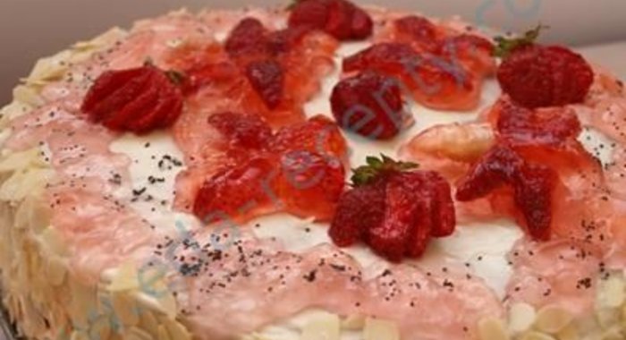 Клубничный торт со сливочным кремом