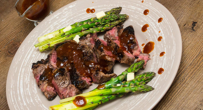 Идеальный ужин: стейк со спаржей
