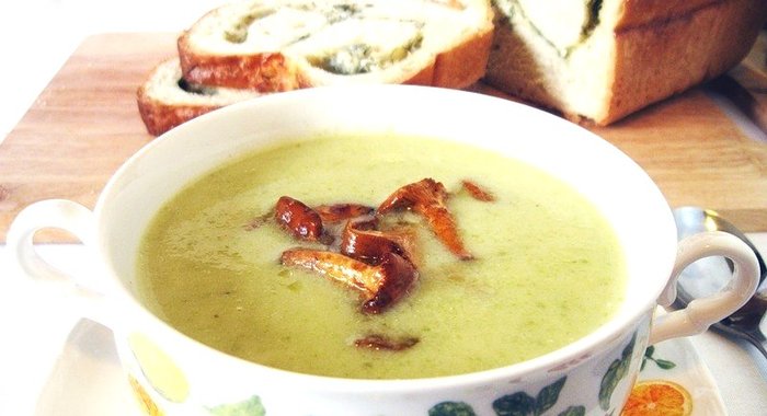 Суп-пюре из кабачков с грибами