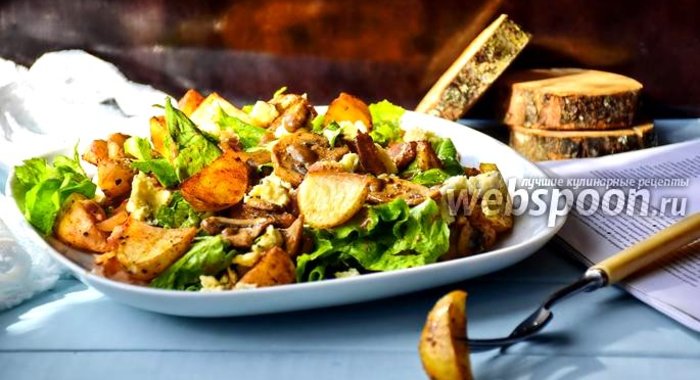 Картофельный салат с беконом и голубым сыром