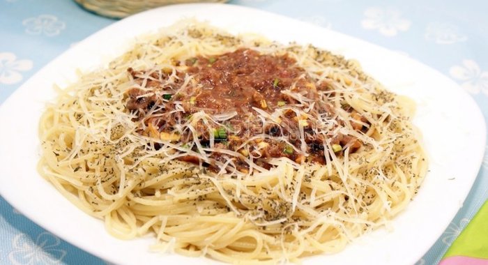 Хлебные рулеты с клубникой и сливками