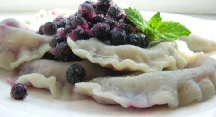 Вареники с черной смородиной