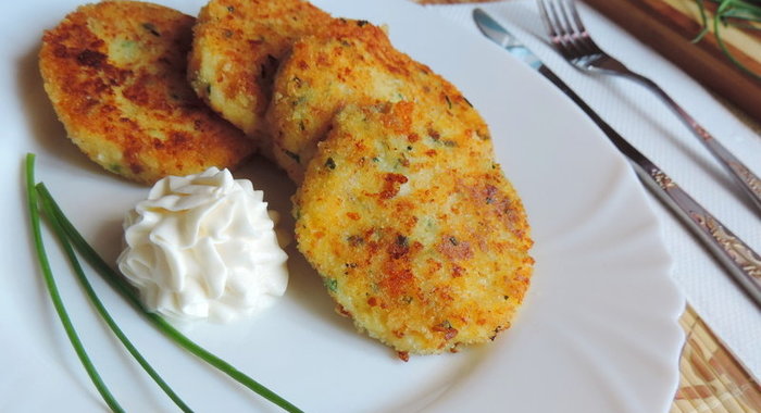 Картофельно-творожные лепешки с зеленью