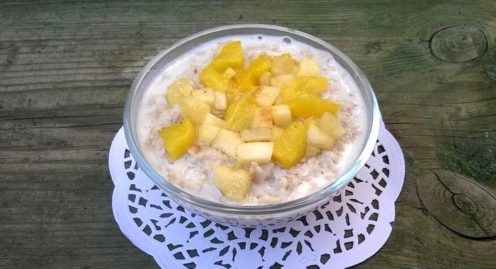 Овсянка с персиком и яблоком