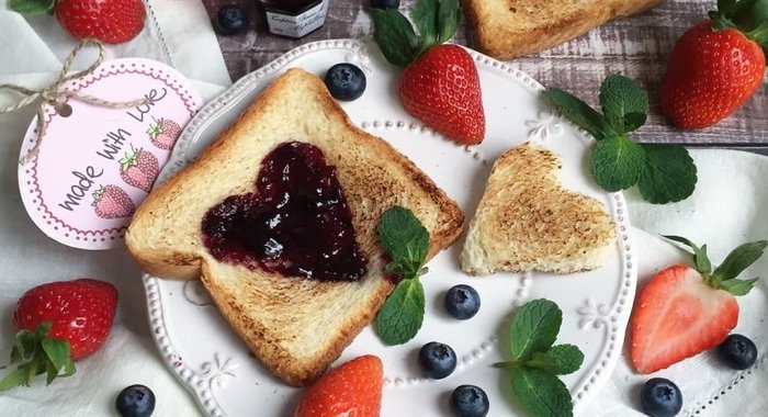 Тосты с сердечками