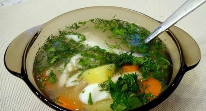 Рыбный суп уха из речной рыбы
