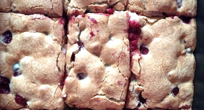 Вишневая шарлотка