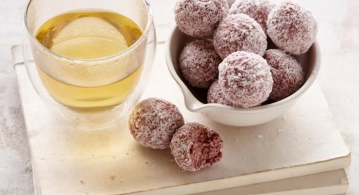 Полезные конфеты с клубникой и овсяными хлопьями