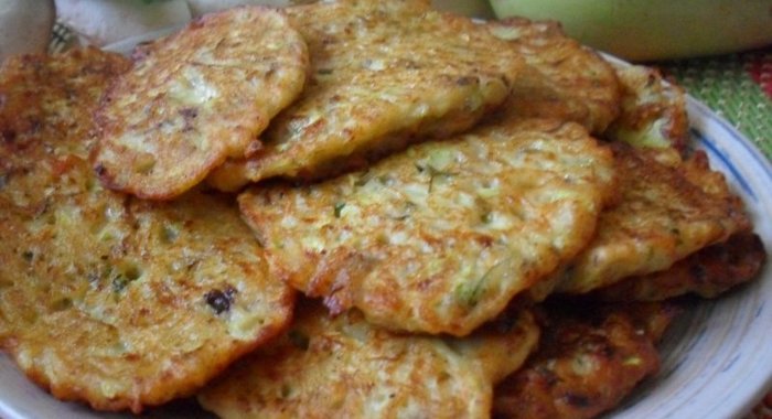 Кабачковые оладьи с шампиньонами