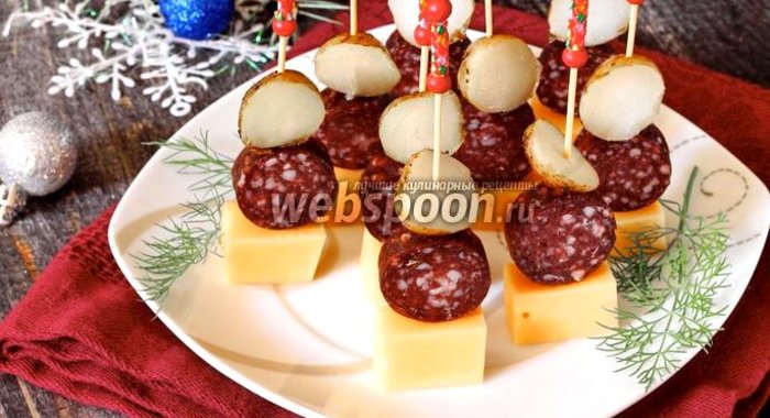 Канапе с картофелем и копчёной колбасой