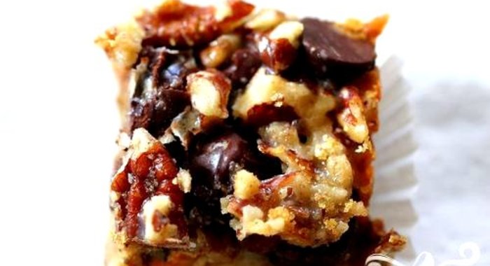 Пирожные с шоколадом, сгущенкой и орехами