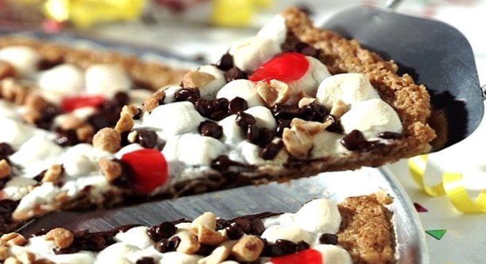 Сладкая пицца