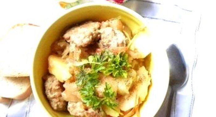 Картофель с куриными тефтелями