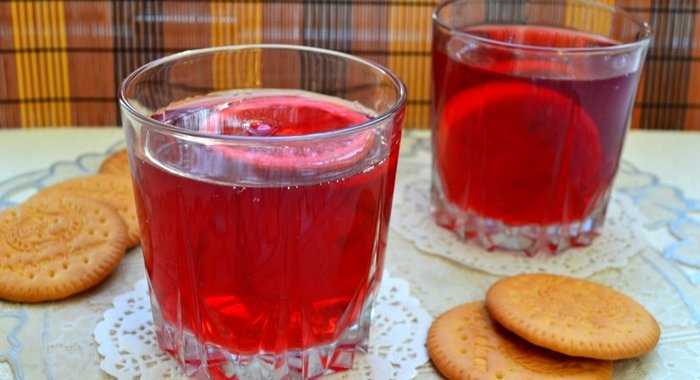 Ягодный компот с лимоном