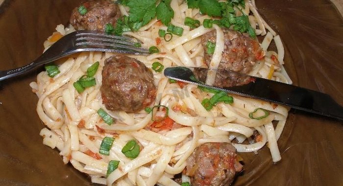 Макароны с фрикадельками