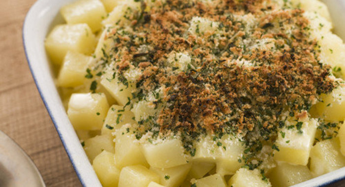 Теплый картофельный салат с беконом