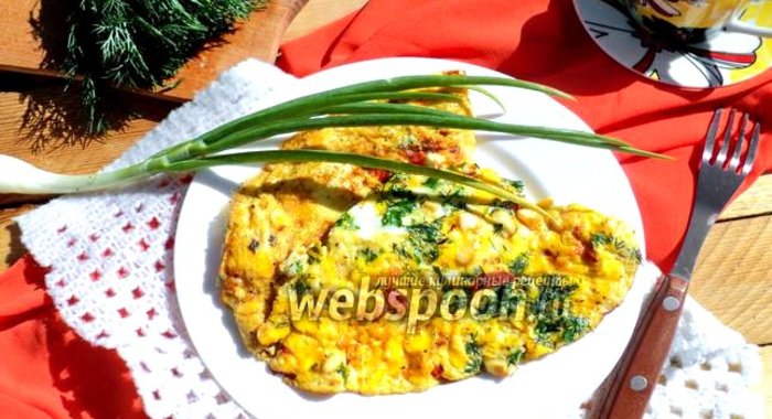 Омлет с помидором и сулугуни