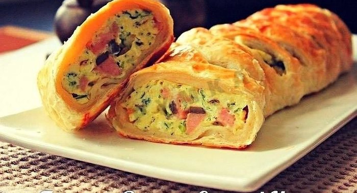 Яичница-болтунья в слоеном тесте