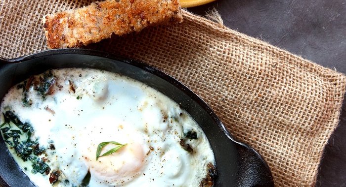 Яичница со шпинатом и грибами в духовке