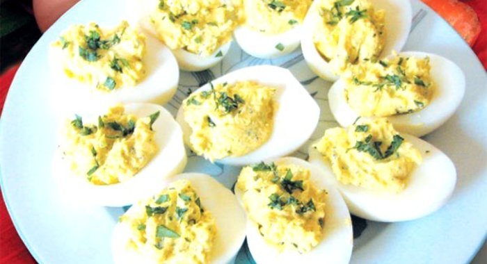 Яйца, фаршированные сырным кремом