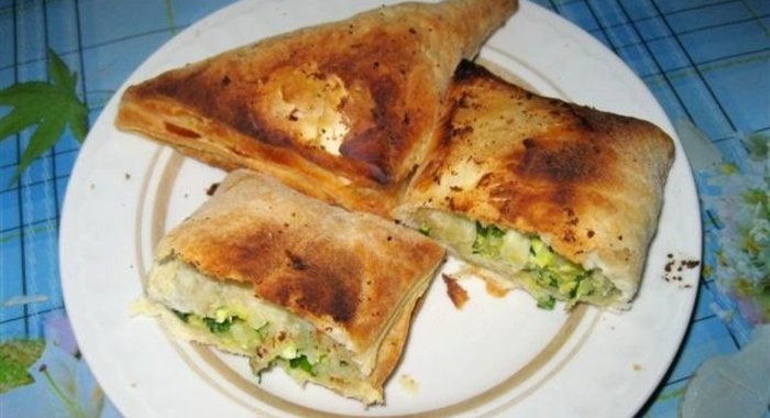 Пирожки из слоеного теста без дрожжей