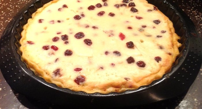 Клафутти с грушами и сушеной вишней