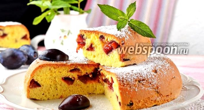 Шарлотка со сливой в мультиварке