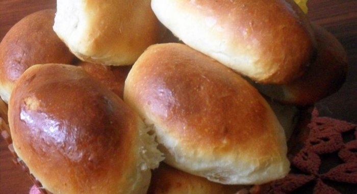 Пирожки с зеленым луком и яйцом