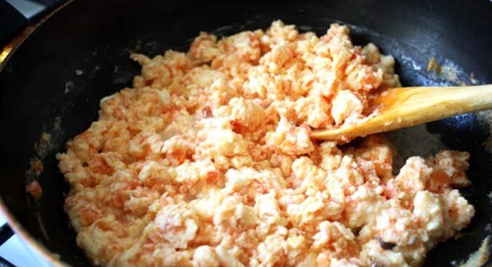 Омлет с помидорами