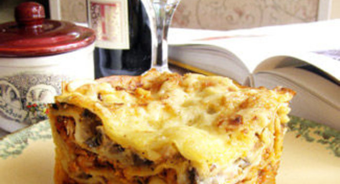 Лазанья с куриным соусом а ля Болоньезе и грибами