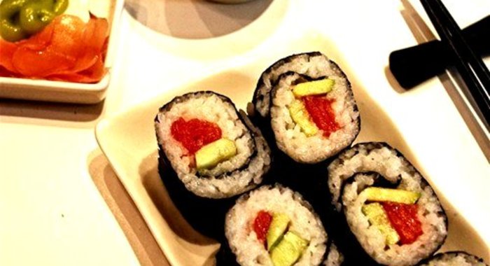 Роллы с рыбой и авокадо