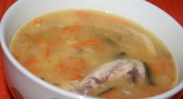 Гороховый суп с курицей и луком пореем