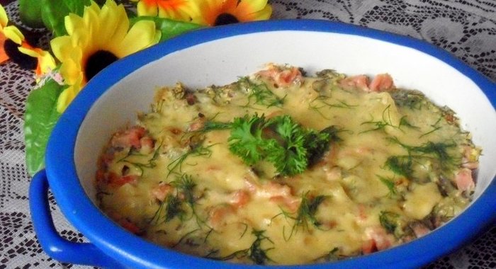 Пельмени, запеченные в сметане с ветчиной и сыром