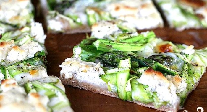 Пицца со спаржей