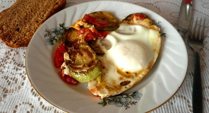 Яичница летняя