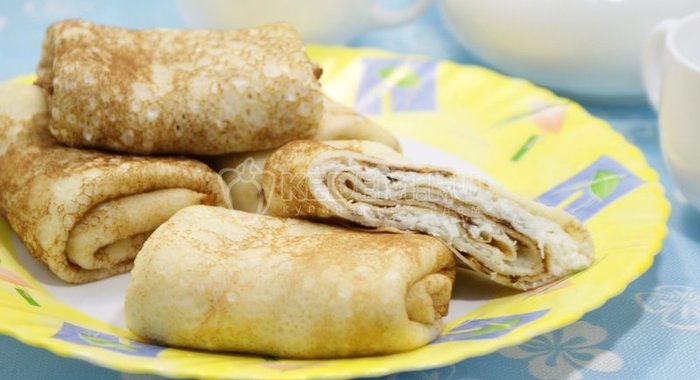 Маринованные овощи и морепродукты на шпажках