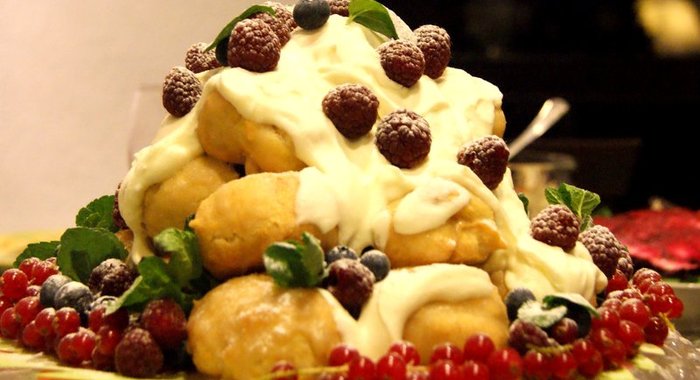 Свадебный французский торт (Croquembuche)