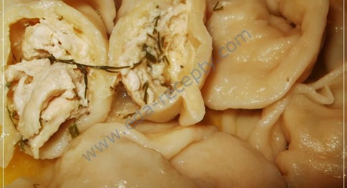 Куриные пельмени с курицей и сыром