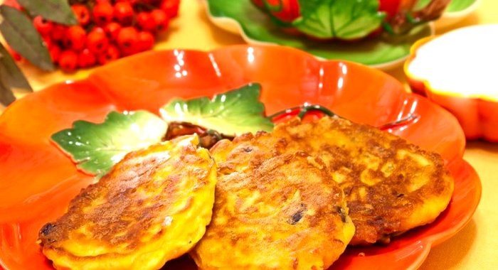 Оладьи с тыквой и вяленой ягодой