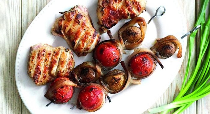 Куриные бедрышки в остром маринаде из мацони с фиолетовым базиликом