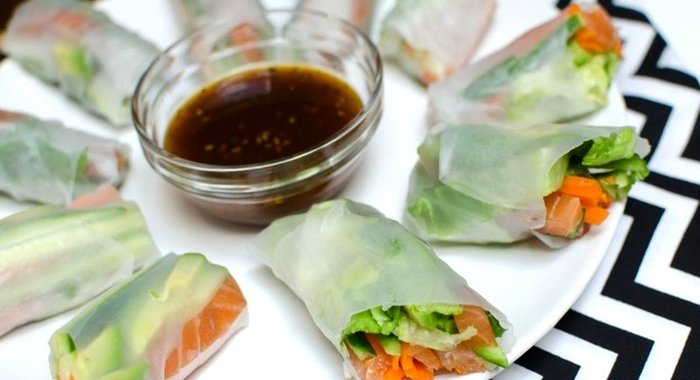 Спринг-роллы с лососем