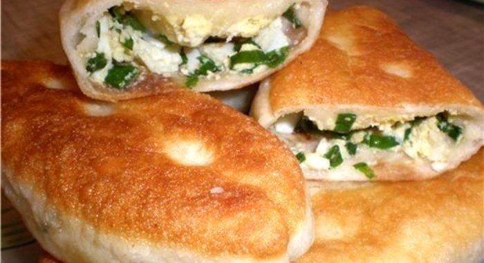 Пирожки с яйцом на сковороде