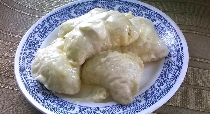 Паровые вареники с творогом и изюмом