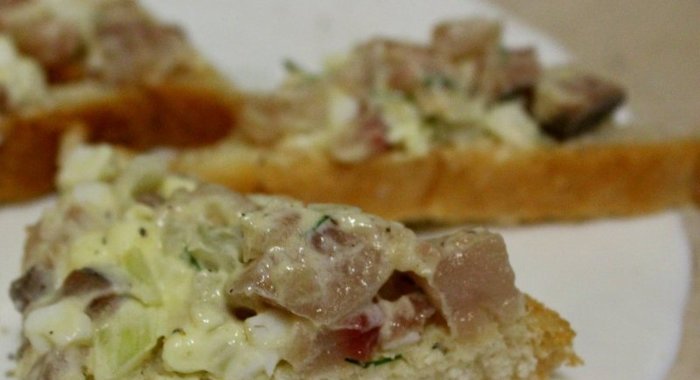 Бутерброды с рубленой сельдью