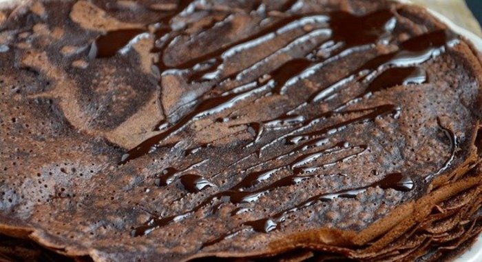 Шоколадные блинчики с соусом