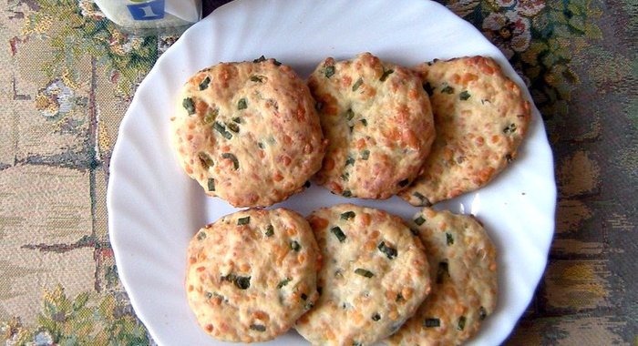 Сырные лепешки с зеленью