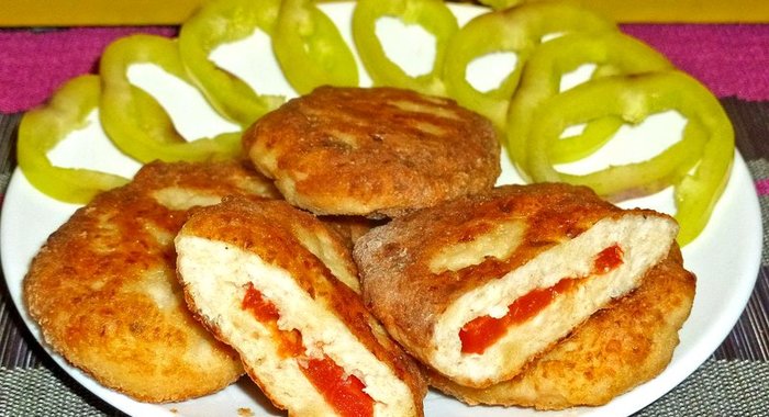Куриные котлеты с помидорами