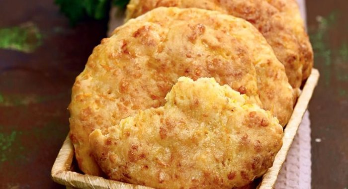 Быстрые сырные лепешки с морковью