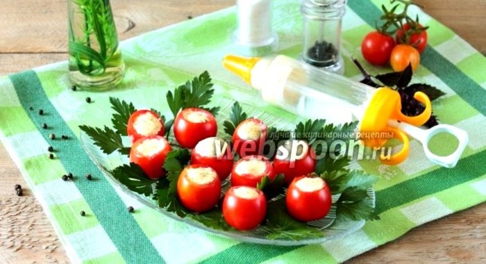 Томаты черри с базиликовым кремом