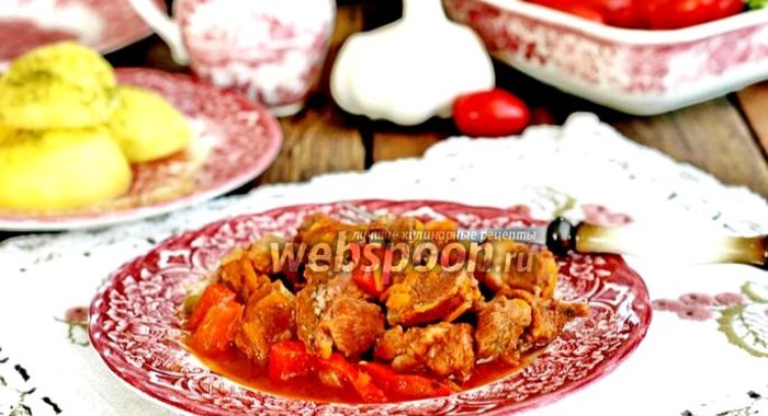 Гуляш с картошкой в мультиварке